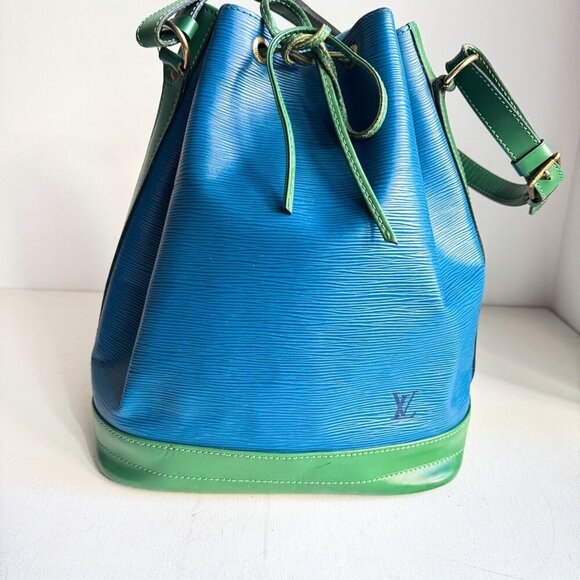 Louis Vouitton 1995 Noé Blue Green Bicolour Epi Leather Drawstring Bucket Bag. - Picture 9 of 13